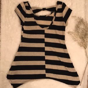 Stripped open back tee 🌹